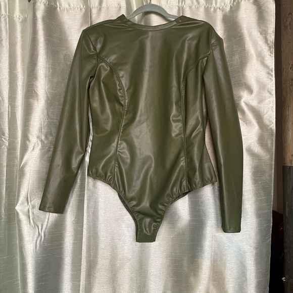 Two piece adidas x Ivy Park Skirt and Bodysuit Halls of Ivy set - Picture 4 of 8